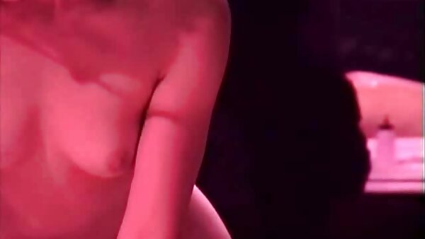 Perempuan murahan transeksual eksotik cerita seks awek melayu tersentak sambil menghisap batang kekasihnya