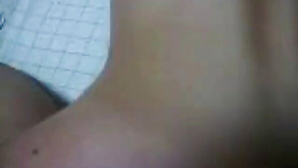 Nympho Latina yang video lucah terkini comel menunggang batang hitam yang besar seperti gadis koboi sejati