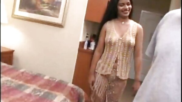 Bimbo awek melayu tudung lucah ketagih merangkap memberikan kekasih miangnya satu blowjob yang hebat